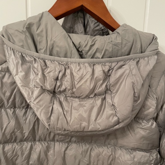 Uniqlo Ultra Light Down Jacket - Picture 7 of 9
